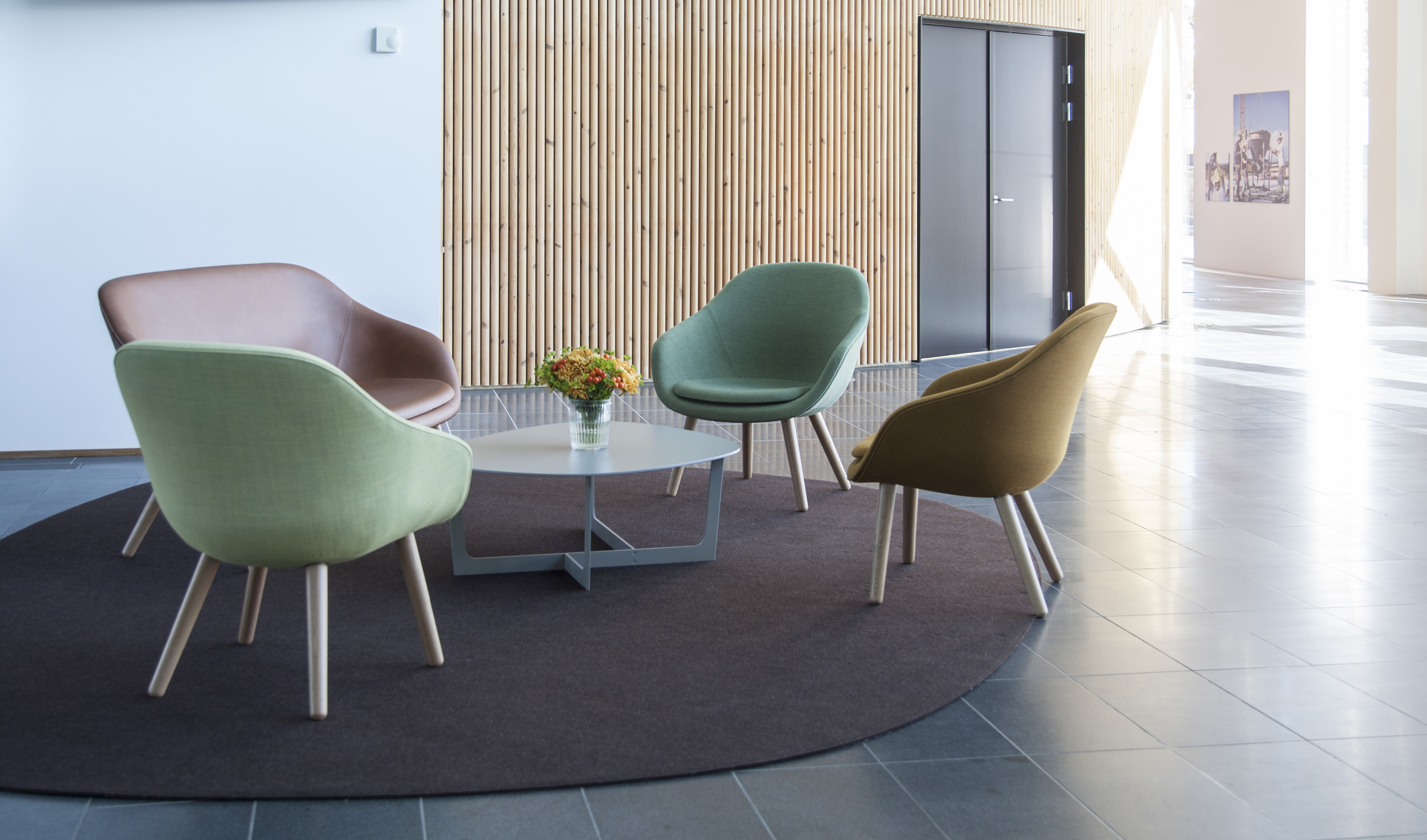 løst tæppe i filt på kontor